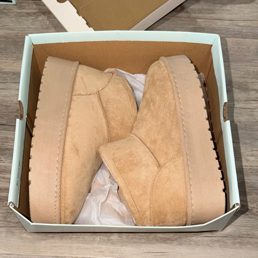 SO Women's Tan Suede Platform Ankle Boots